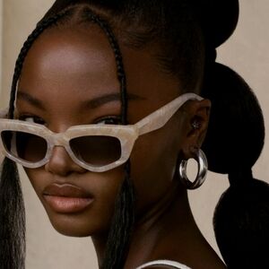 DEZI On Read Cateye Sunglasses - Limestone/Smoke Faded